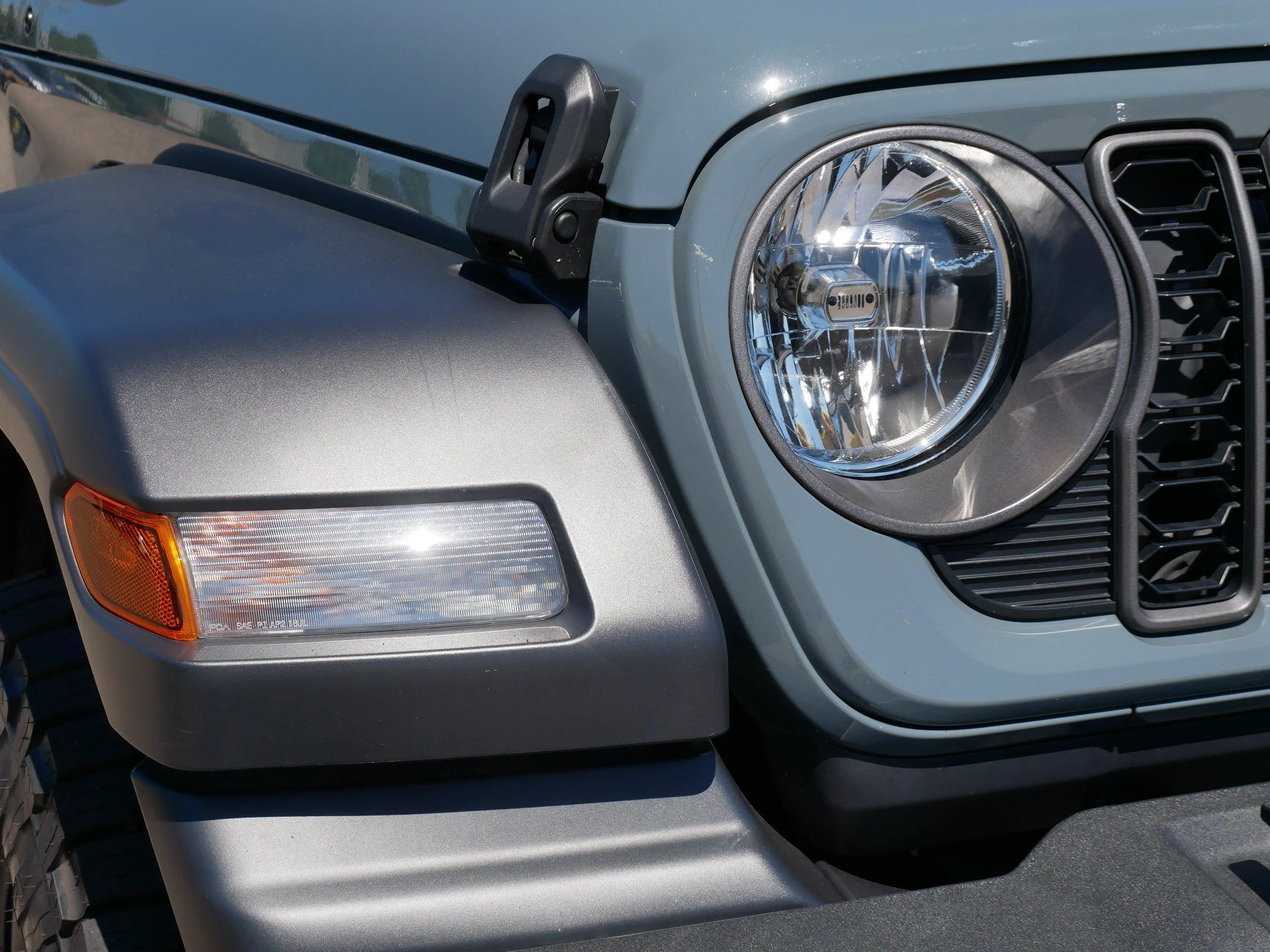 Used 2024 Anvil Clear Coat Jeep Sport S image 16