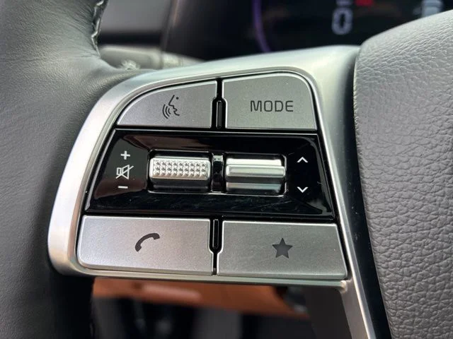 Certified Used 2025 Wolf Gray Kia EX X-Line image 38