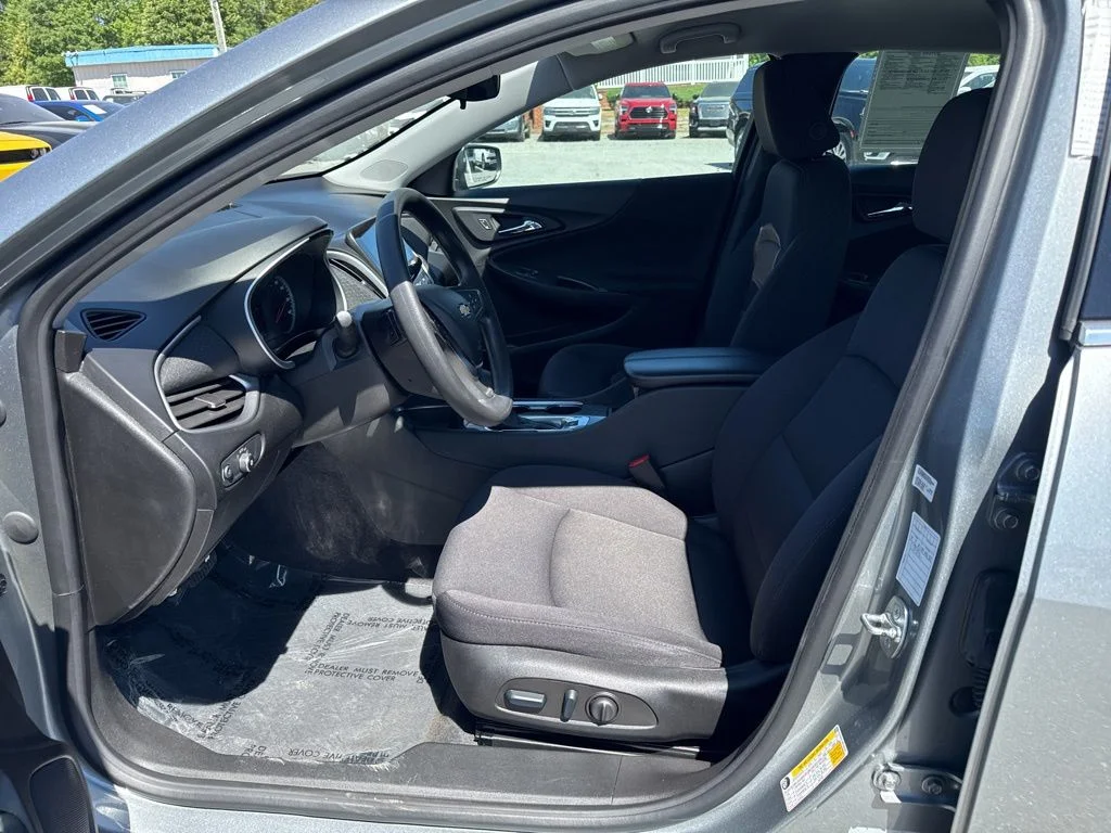 Used 2024 Gray Chevrolet LT image 9