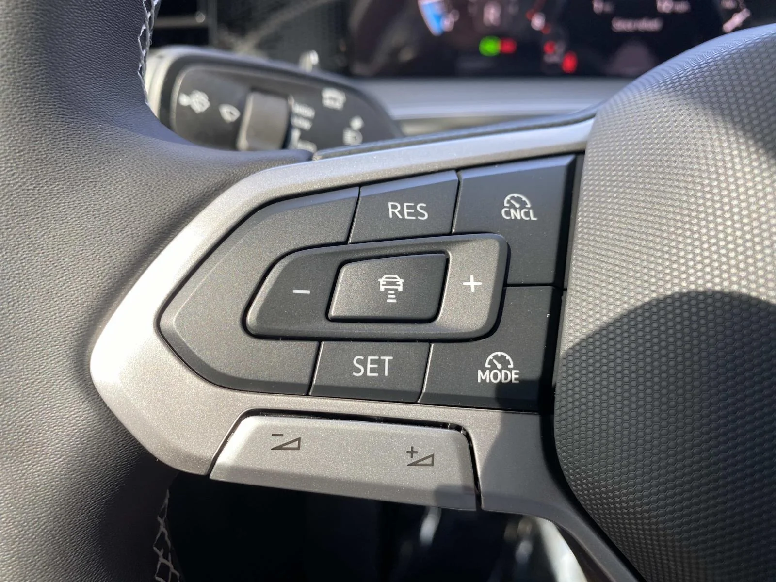 New 2026 Pure White Volkswagen SE 4MOTION image 13