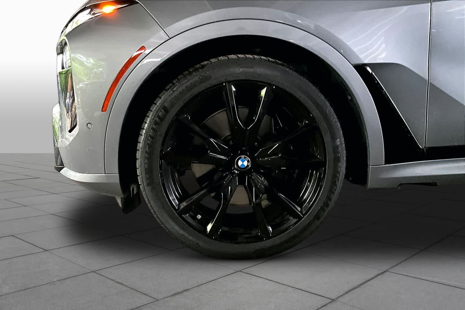 Used 2025 Skyscraper Grey Metallic BMW M60i image 10