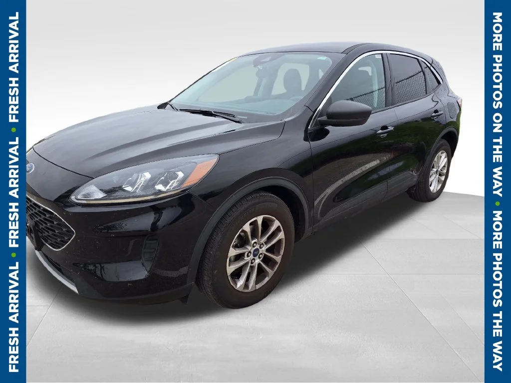 Used 2022 Black Ford SE image 1