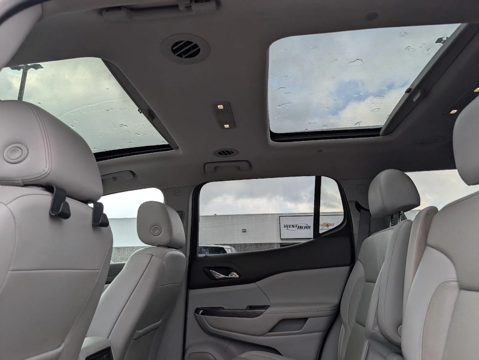 Used 2020 White Frost Tricoat GMC SLT image 9