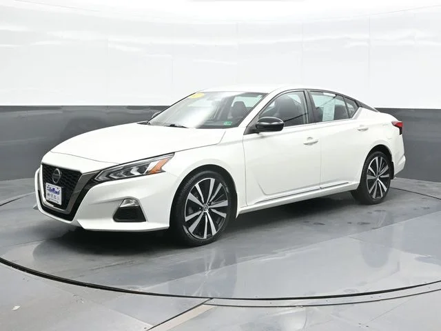 Used 2022 White Nissan 2.5 SR image 5