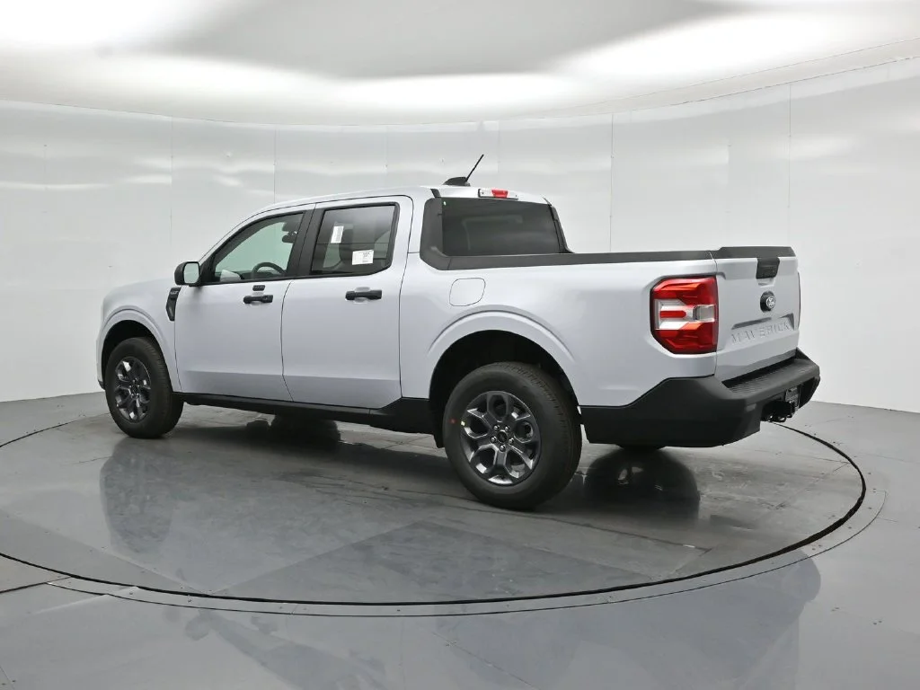 New 2026 Space White Metallic Ford XLT image 6