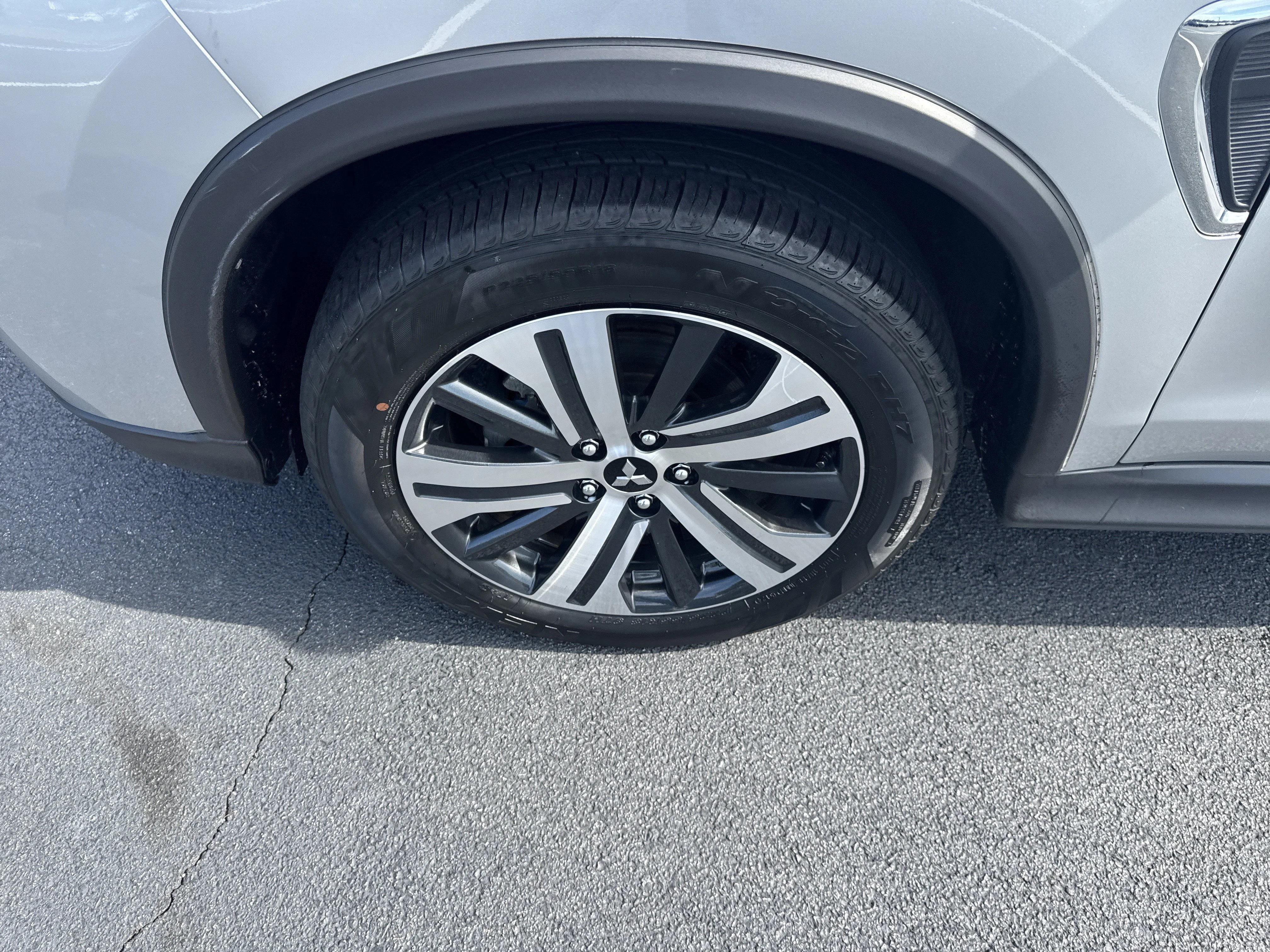 Used 2025  Mitsubishi 2.0 ES image 9