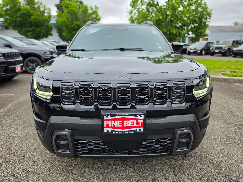 New 2026 Diamond Black Crystal Pearl-Coat Exterior Paint Jeep Laredo image 7
