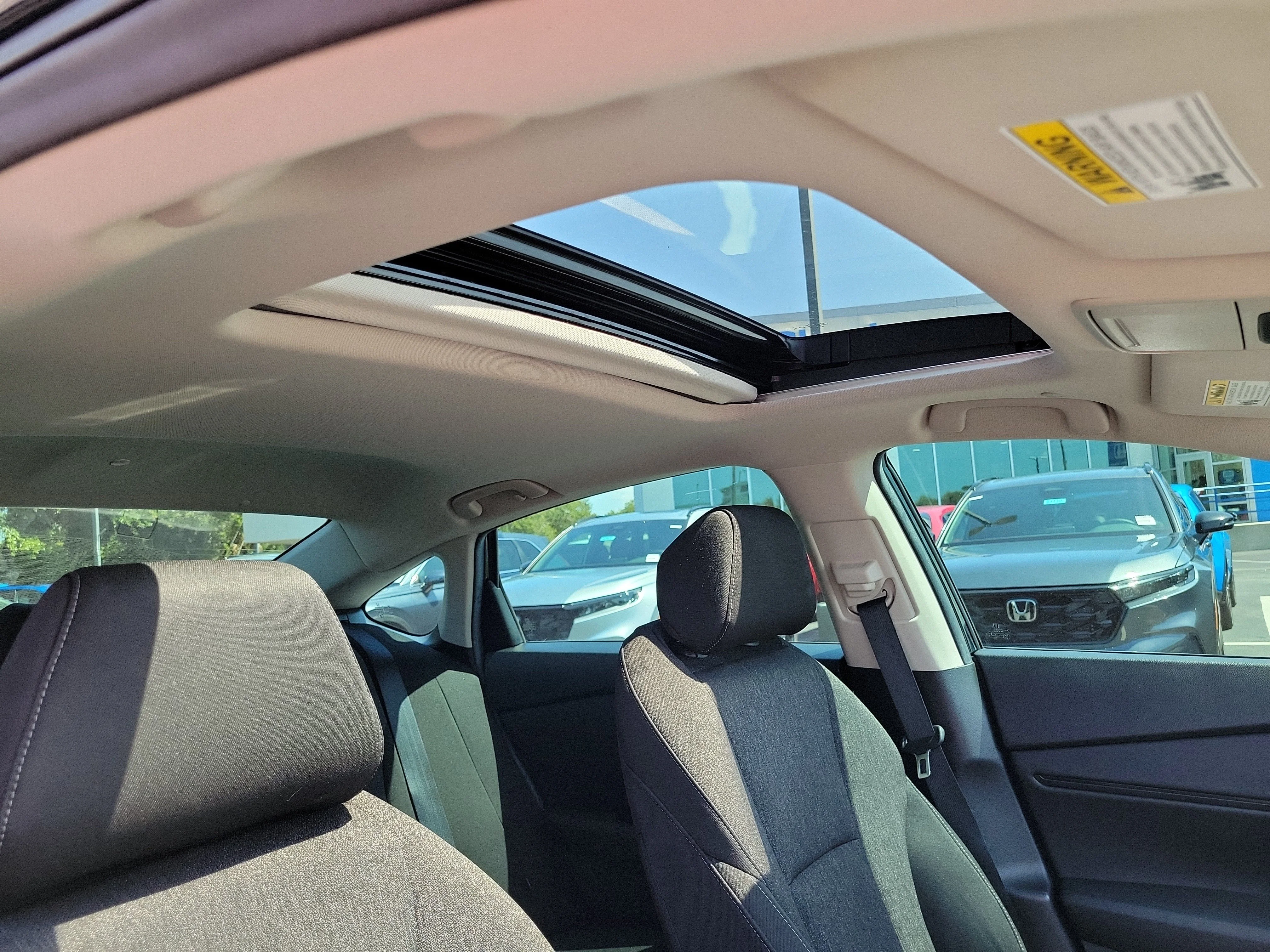 Used 2025 Black Honda SE image 9