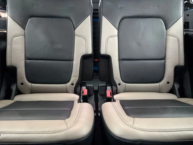 Used 2023 Velocity Blue Metallic Ford Wildtrak image 22