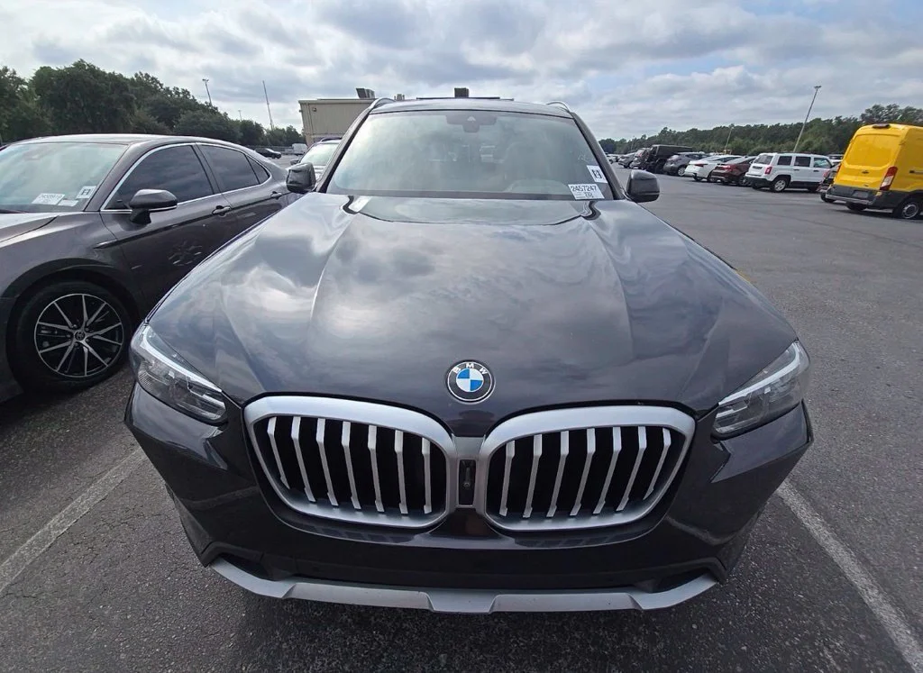 Used 2023 Gray BMW sDrive30i image 2