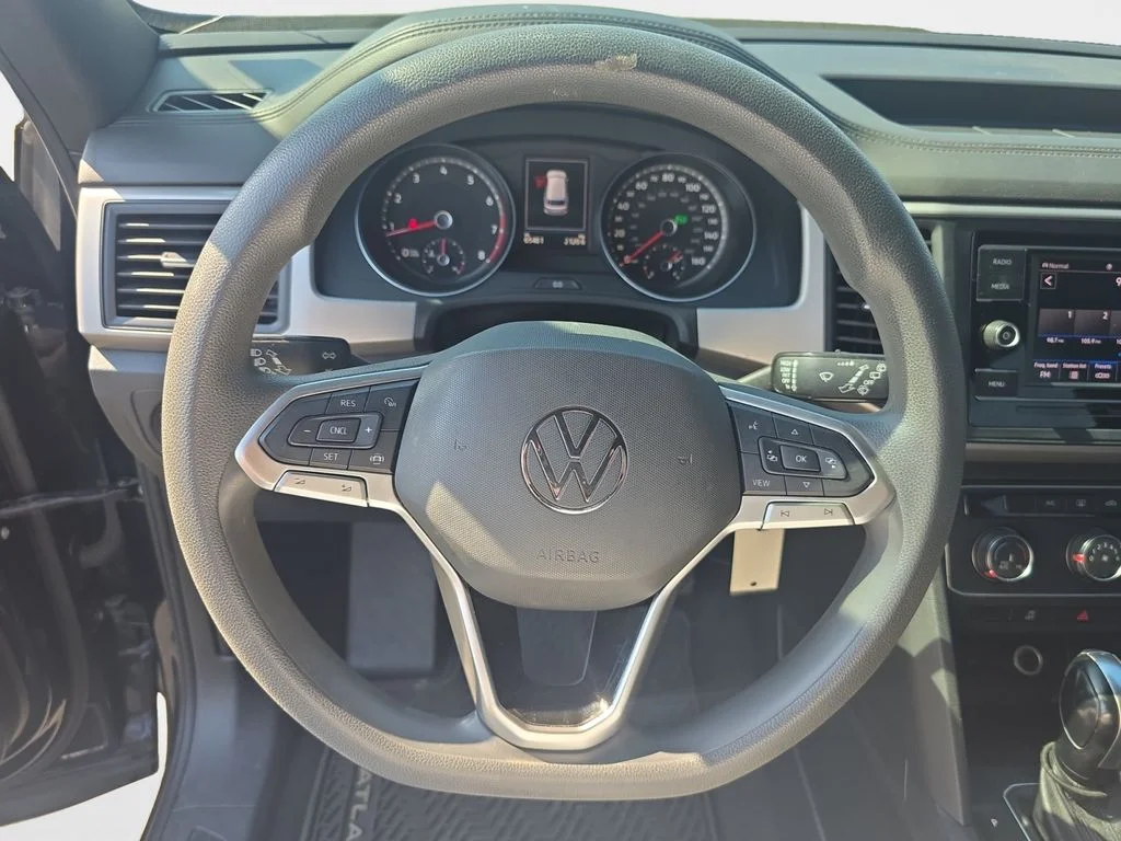 Used 2020 Black Volkswagen 2.0T S image 13