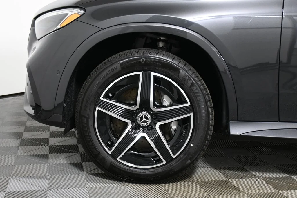 Used 2026 Gray Mercedes-Benz GLC 300 image 11