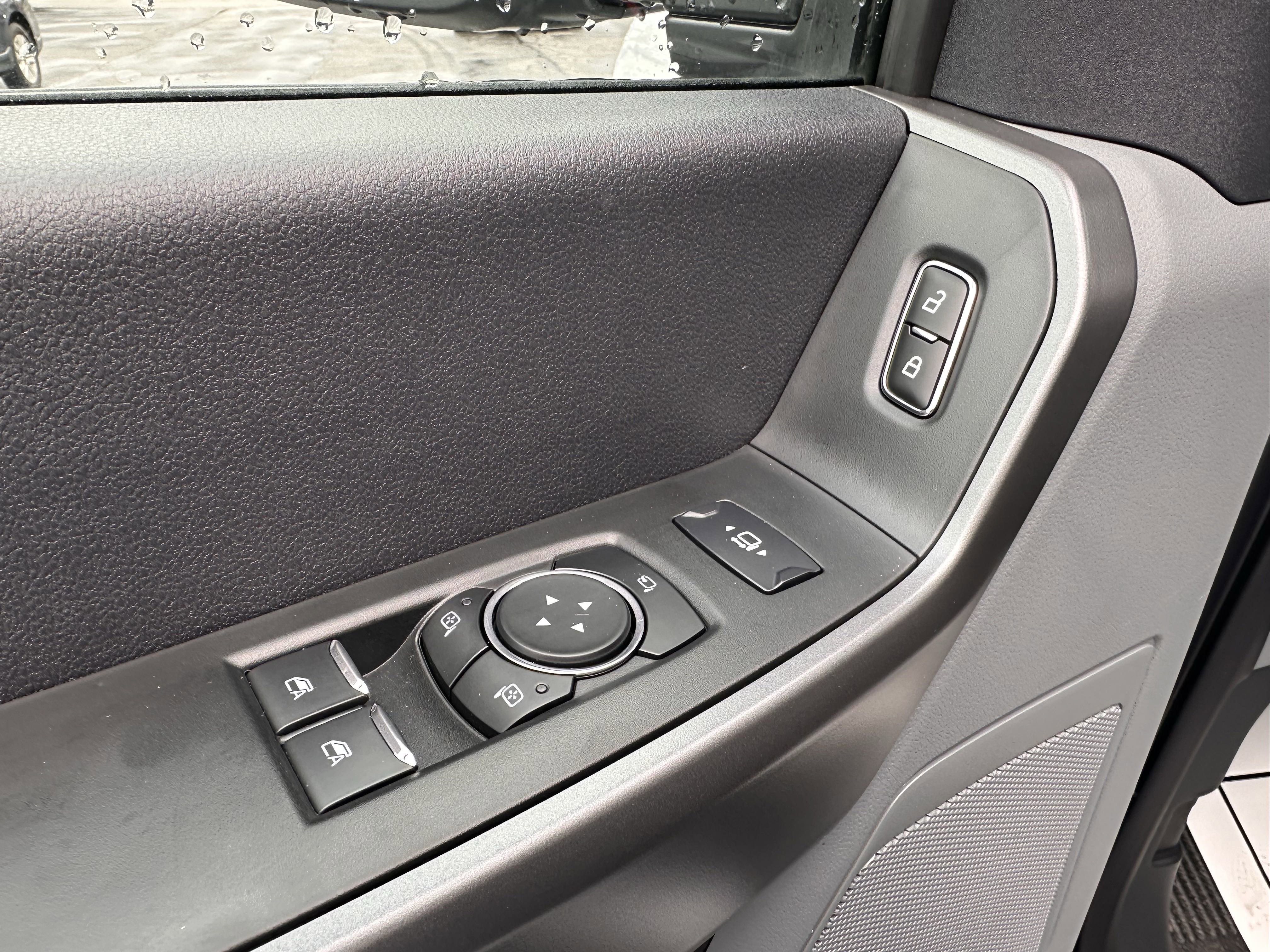 2025 Ford F-550 Super Duty Chassis Cab XLT - Photo 11