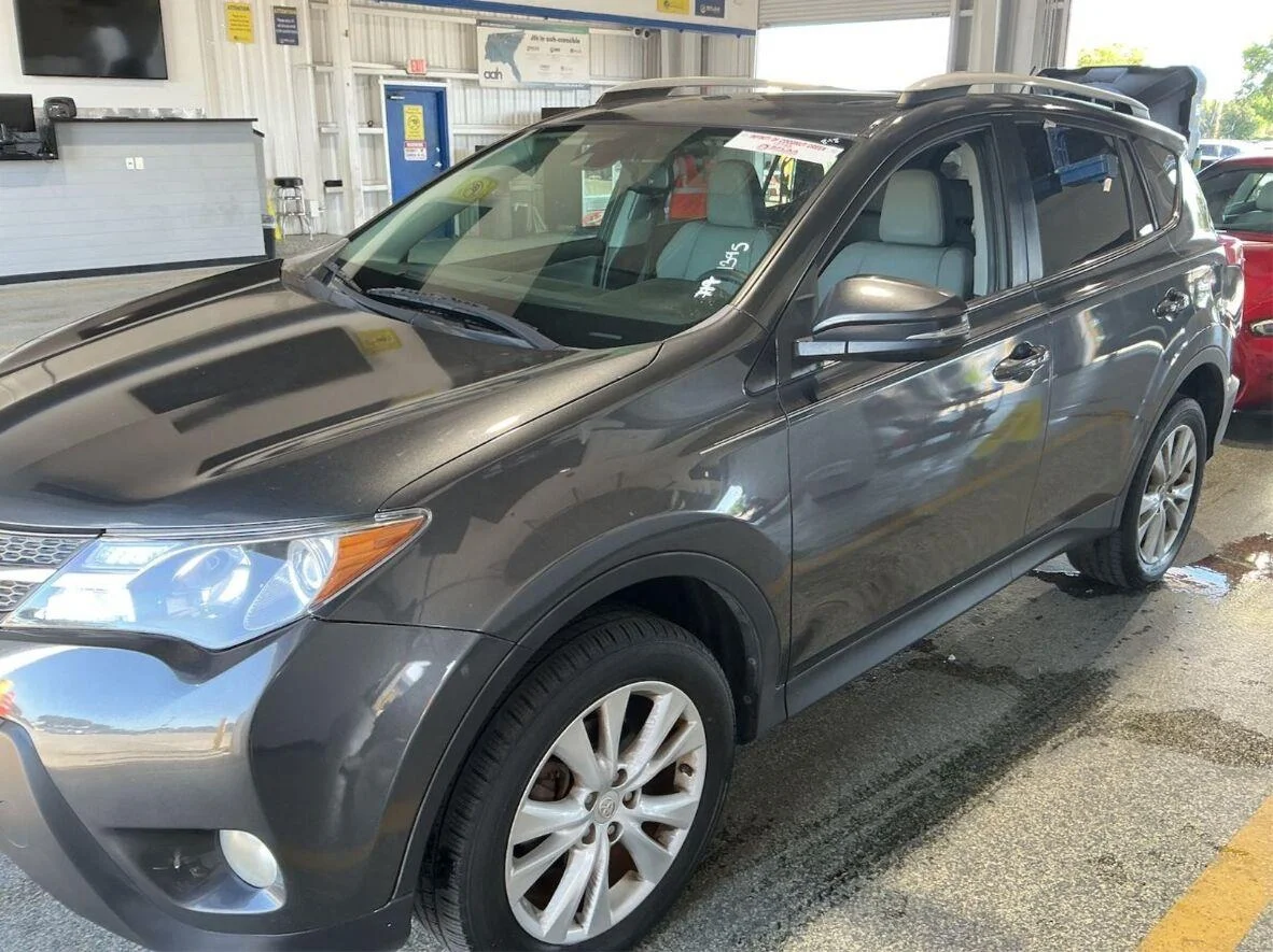 Used 2015 Gray Toyota Limited image 3