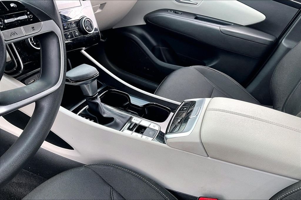 Used 2022 Silver Hyundai SEL image 15