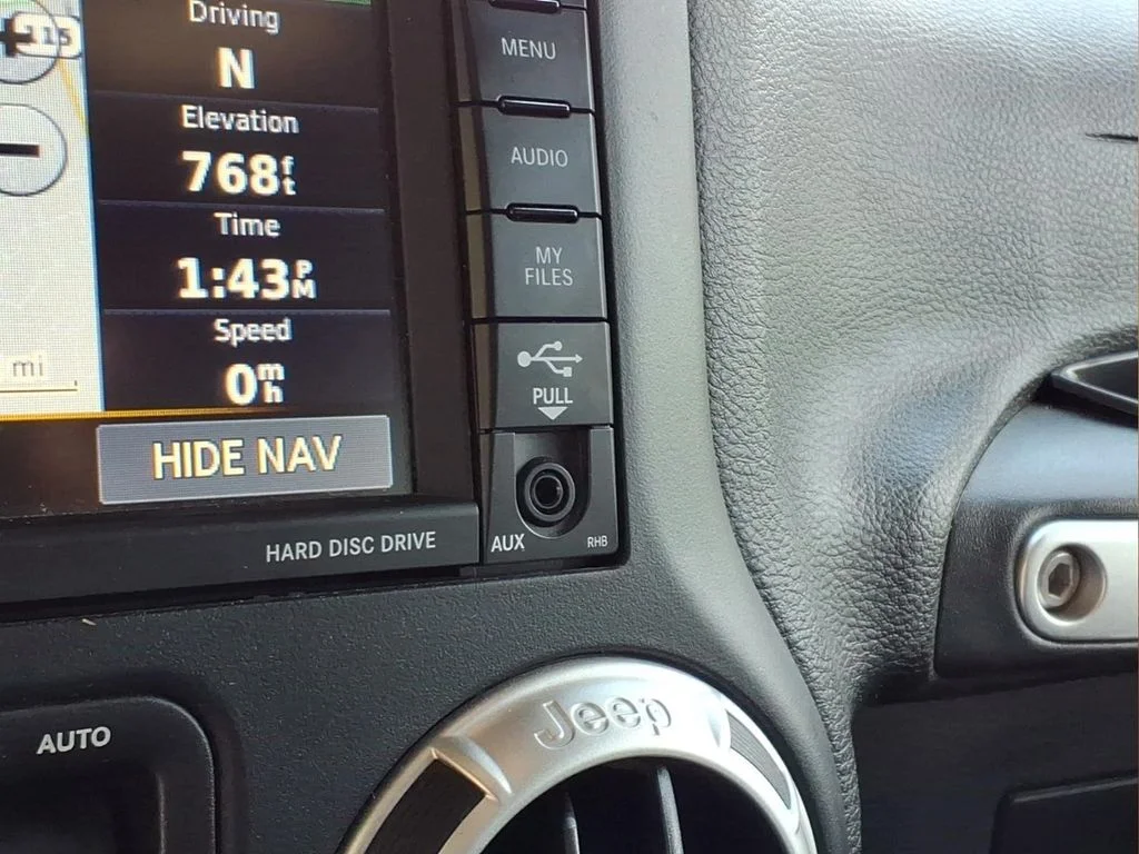 Used 2017 Silver Jeep Unlimited Sahara image 6