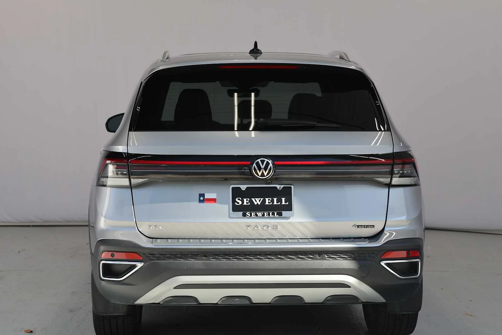 Used 2025 Pyrite Silver Metallic Volkswagen SEL image 6