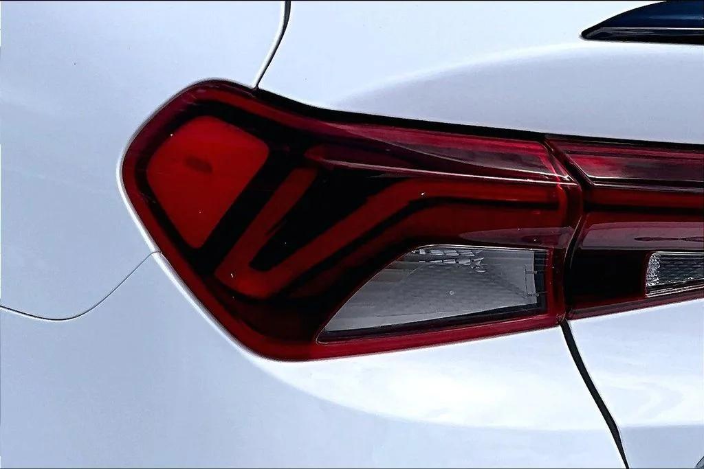 Used 2022 White Kia GT-Line image 21