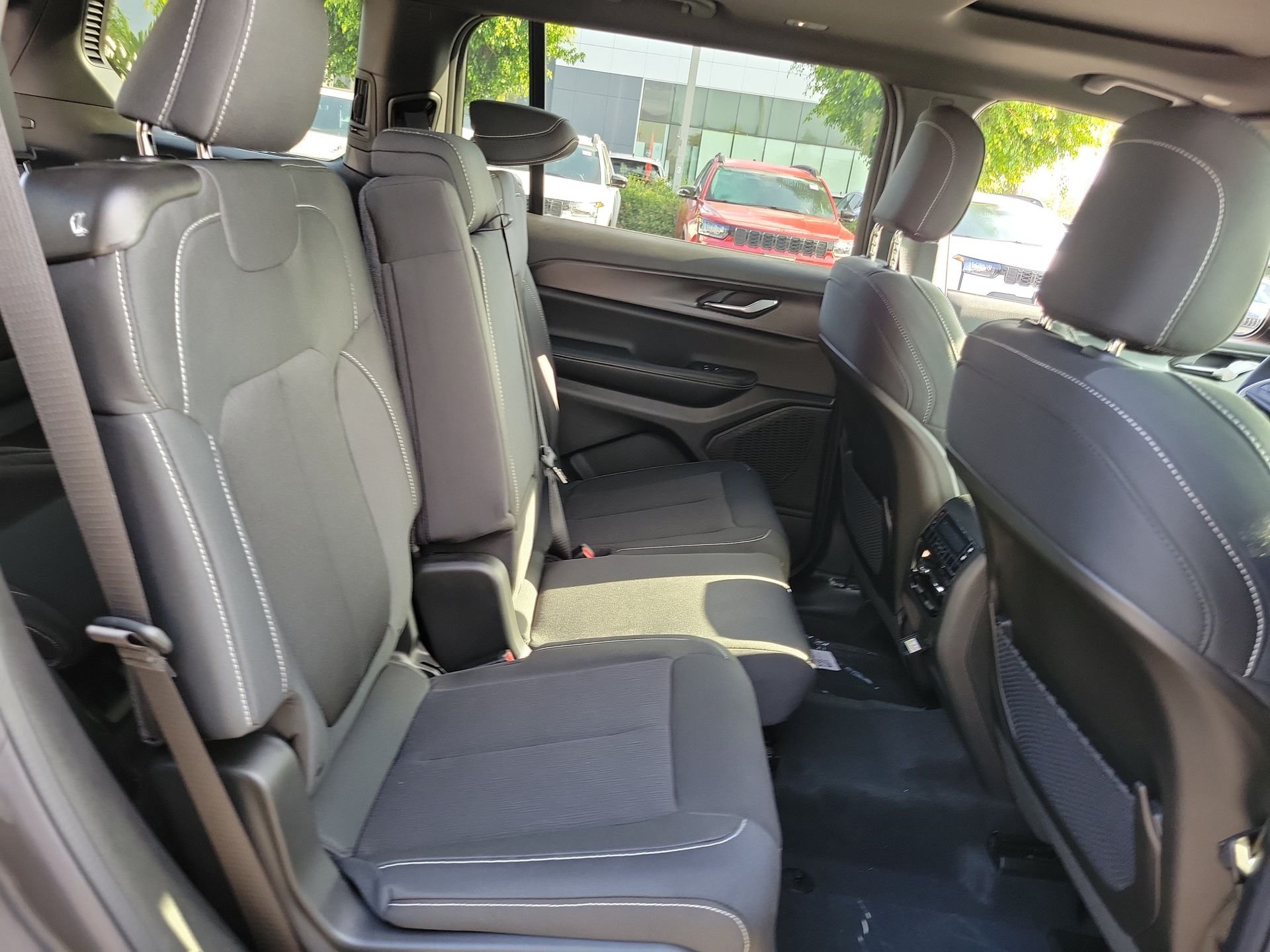New 2026 Baltic Gray Metallic Clear-Coat Exterior Paint Jeep Laredo X image 20