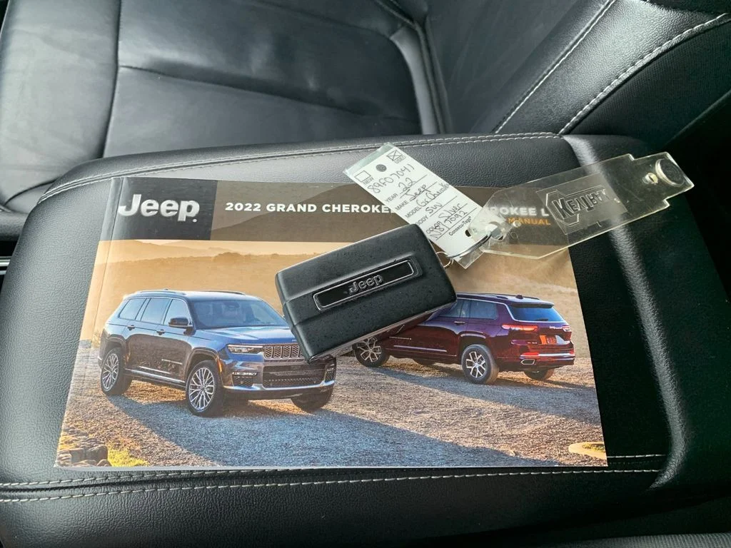 Used 2022 Silver Jeep 4xe image 9