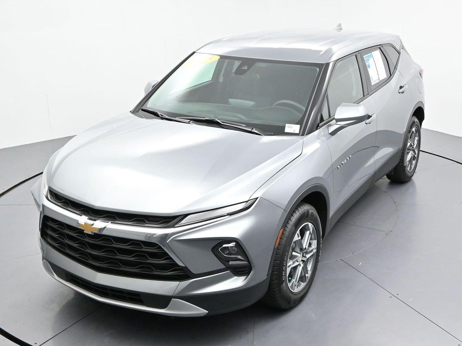 Used 2025 Sterling Gray Metallic Chevrolet 2LT image 37