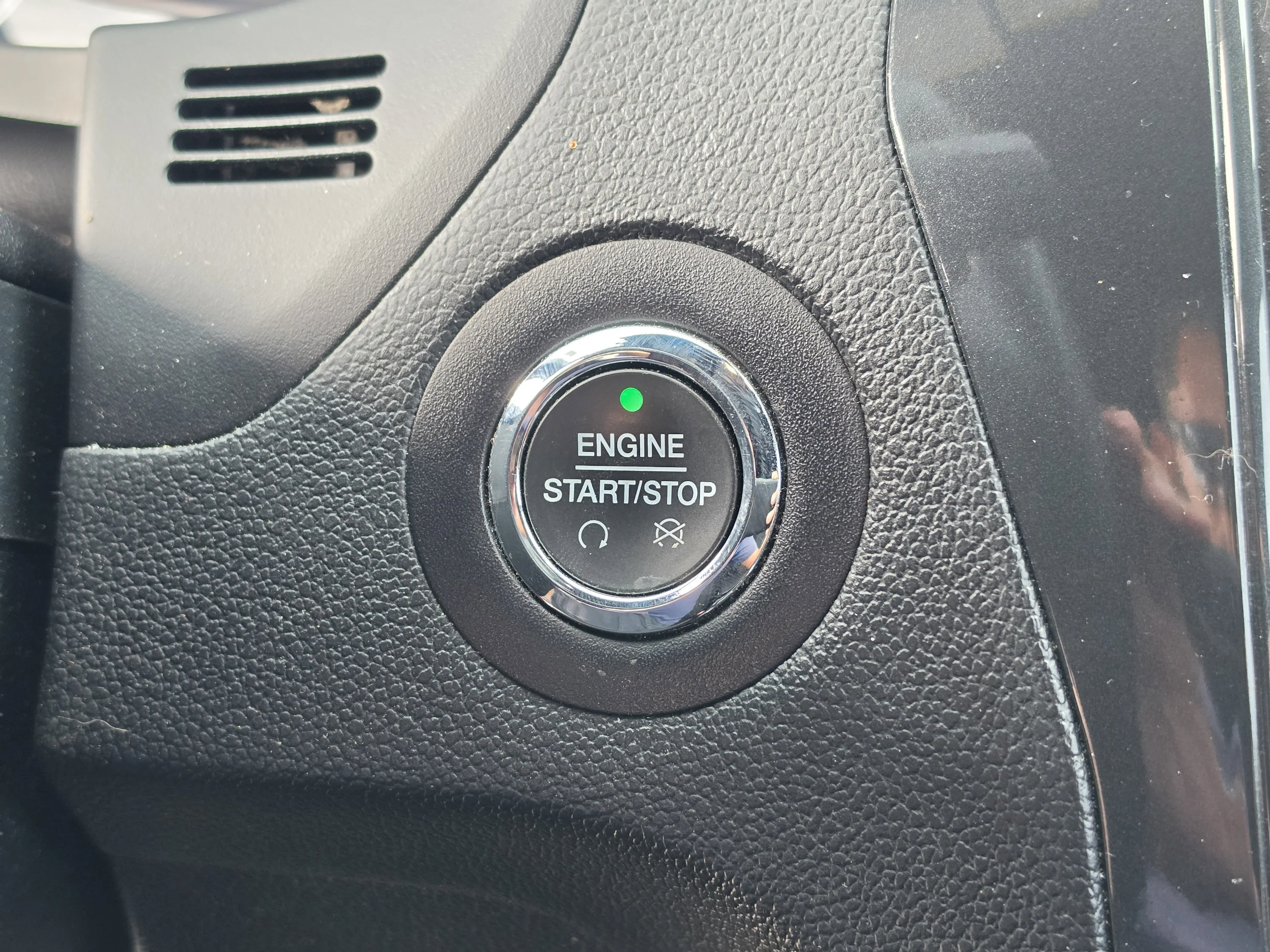 Used 2019 White Platinum Clearcoat Metallic Ford XLT image 38
