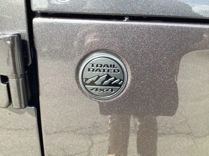 New 2026 Granite Crystal Metallic Clear-Coat Exterior Paint Jeep Sahara image 11