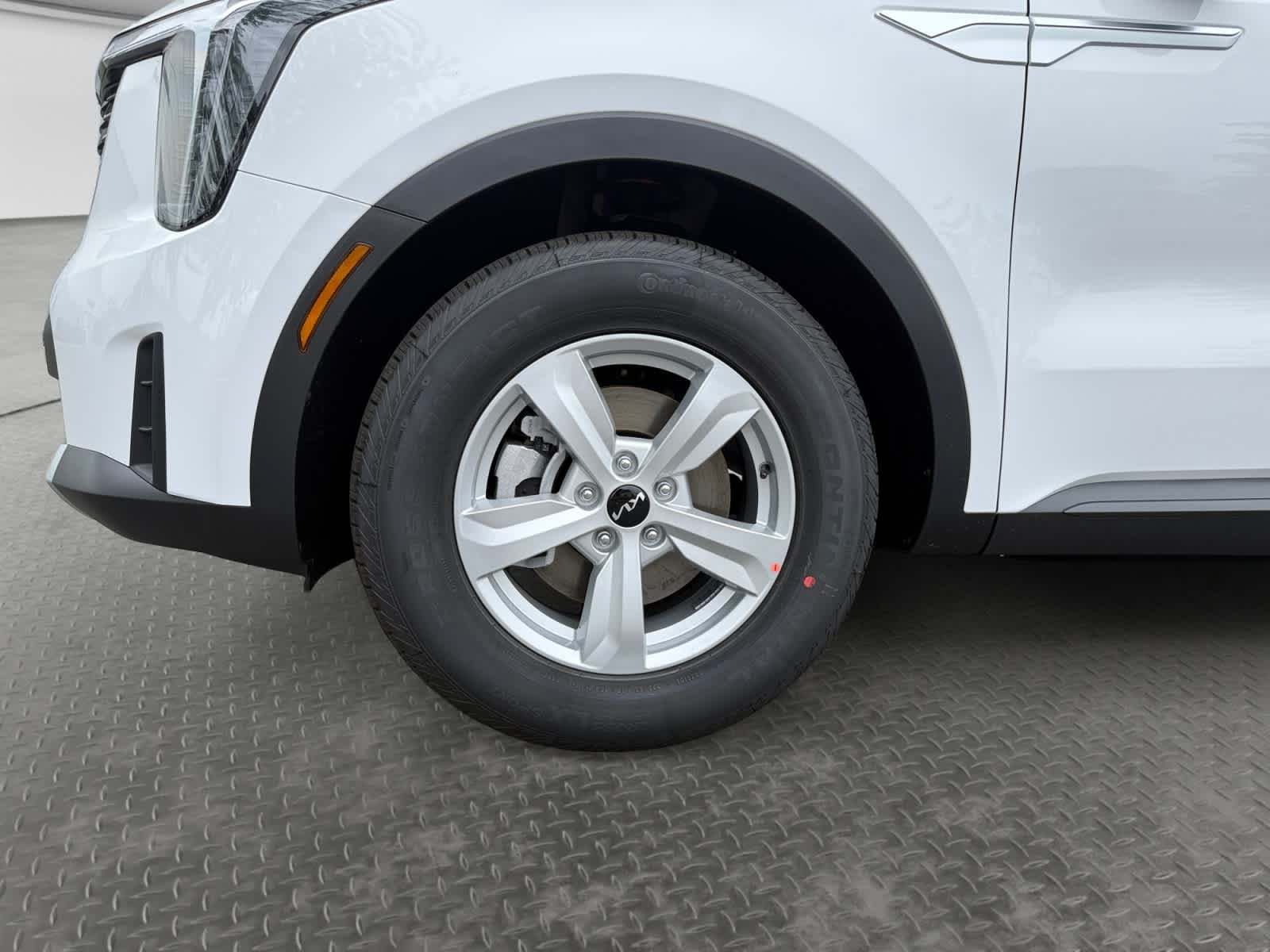 New 2026 Glacial White Pearl Kia LX image 9