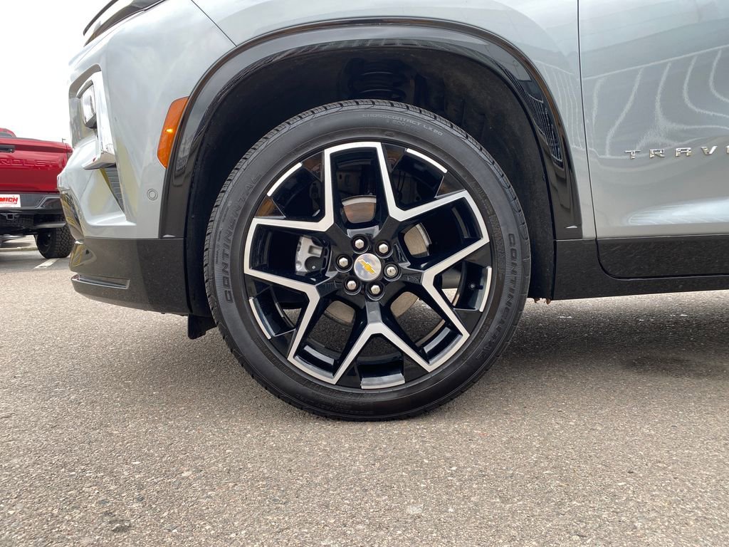 Used 2025 Sterling Gray Metallic Chevrolet High Country image 27
