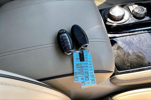Used 2021 White INFINITI Sensory image 11