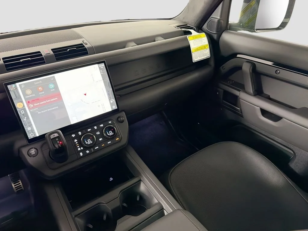 2026 Land Rover Defender OCTA Black - Photo 25