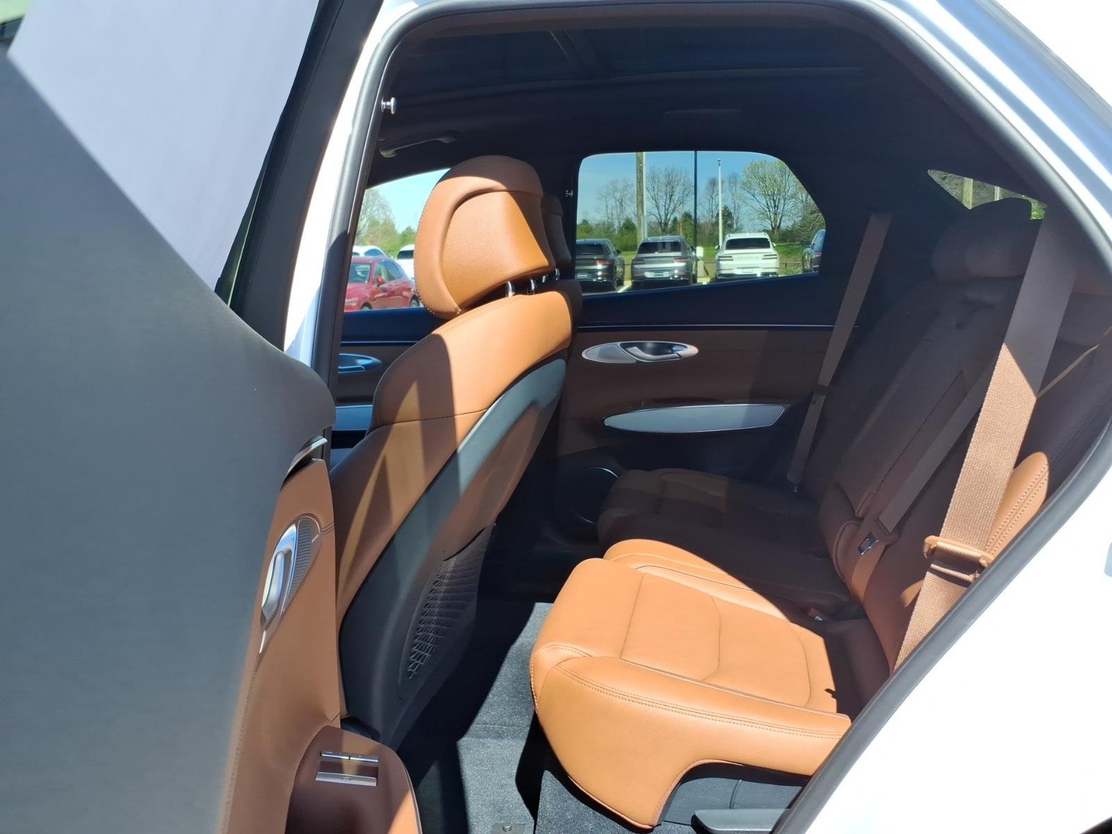 New 2026 White Genesis 2.5T ADVANCED image 10