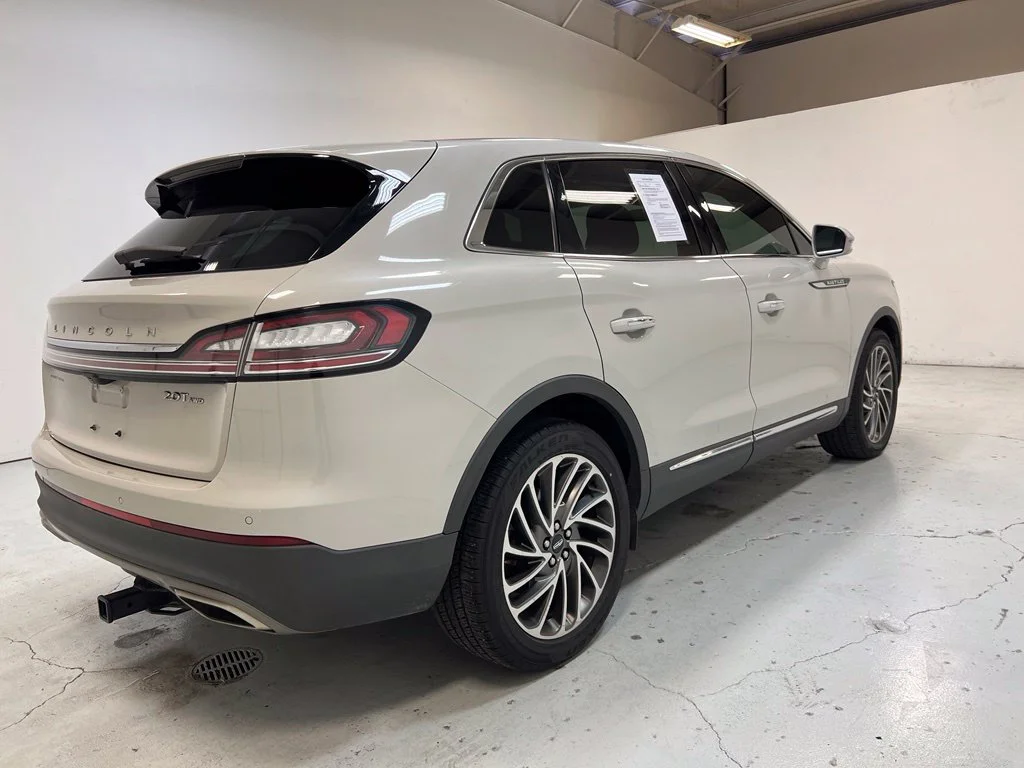 Used 2019 White Lincoln Reserve image 9