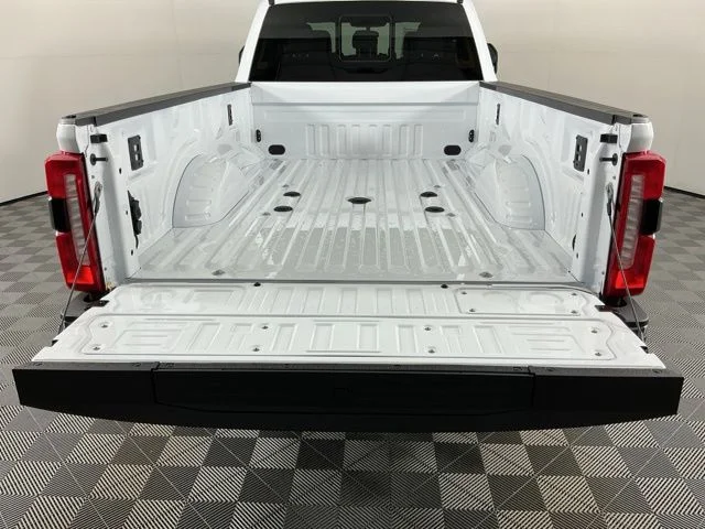 New 2026 Oxford White Ford XL image 7
