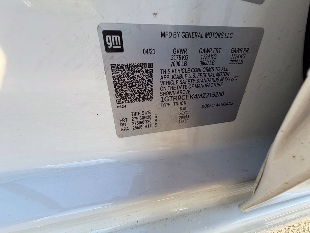 Used 2021 SUMMIT WHITE GMC Elevation image 47