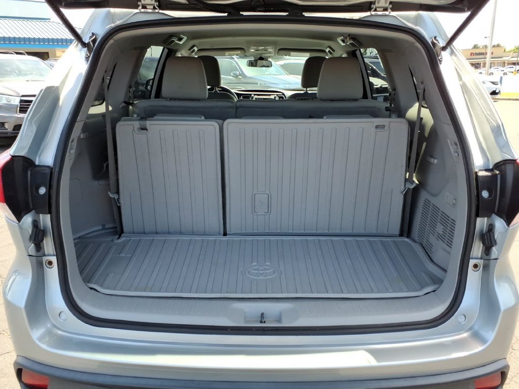 Used 2019 Celestial Silver Metallic Toyota LE image 28