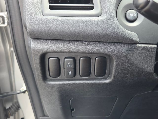 Used 2021  Mitsubishi 2.0 ES image 25