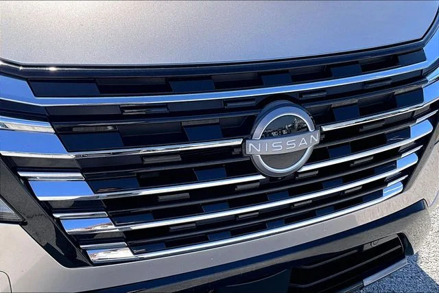 Used 2025 Gold Nissan Platinum image 33