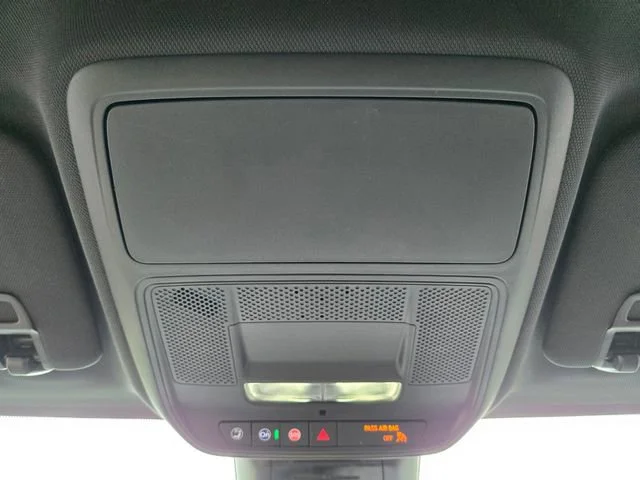 Used 2025 Summit White GMC Elevation image 26