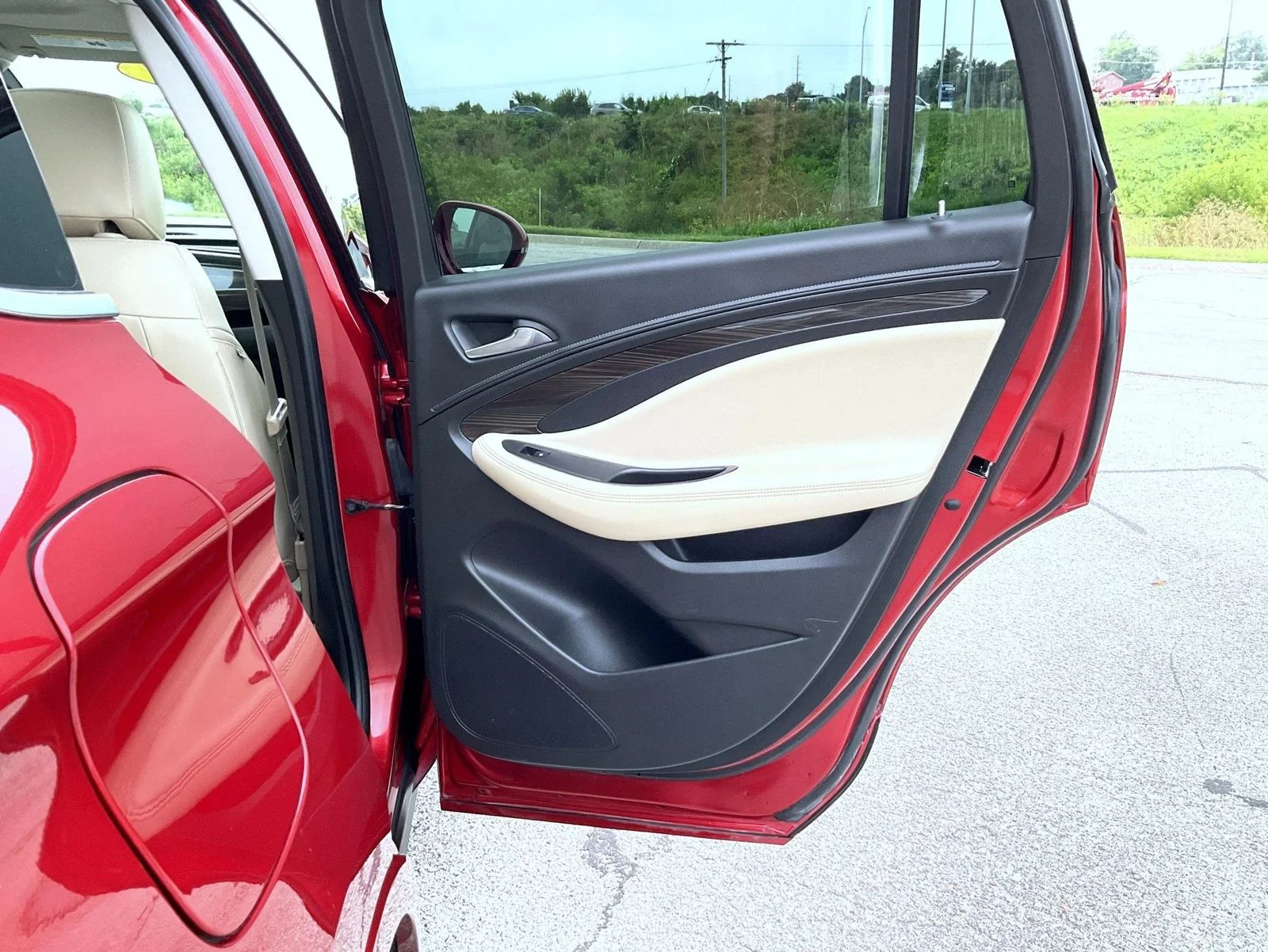 Used 2019 Red Buick Premium I image 17