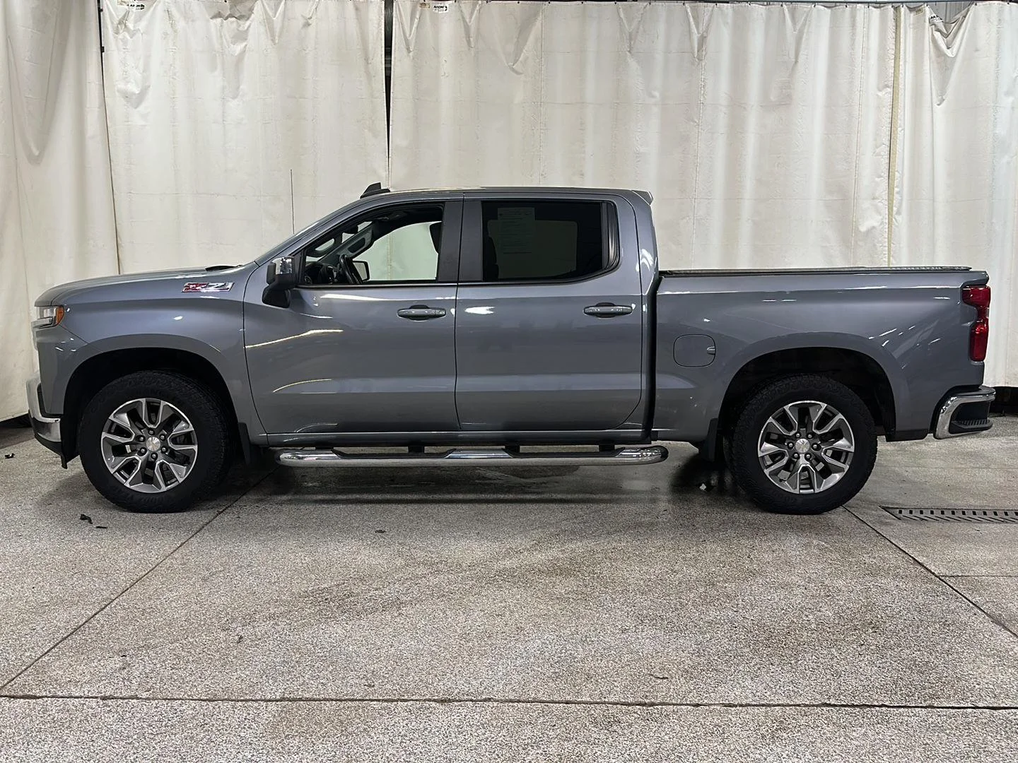Used 2021 Chevrolet Silverado 1500 LT with VIN 1GCUYDED8MZ162571 for sale in Waconia, Minnesota