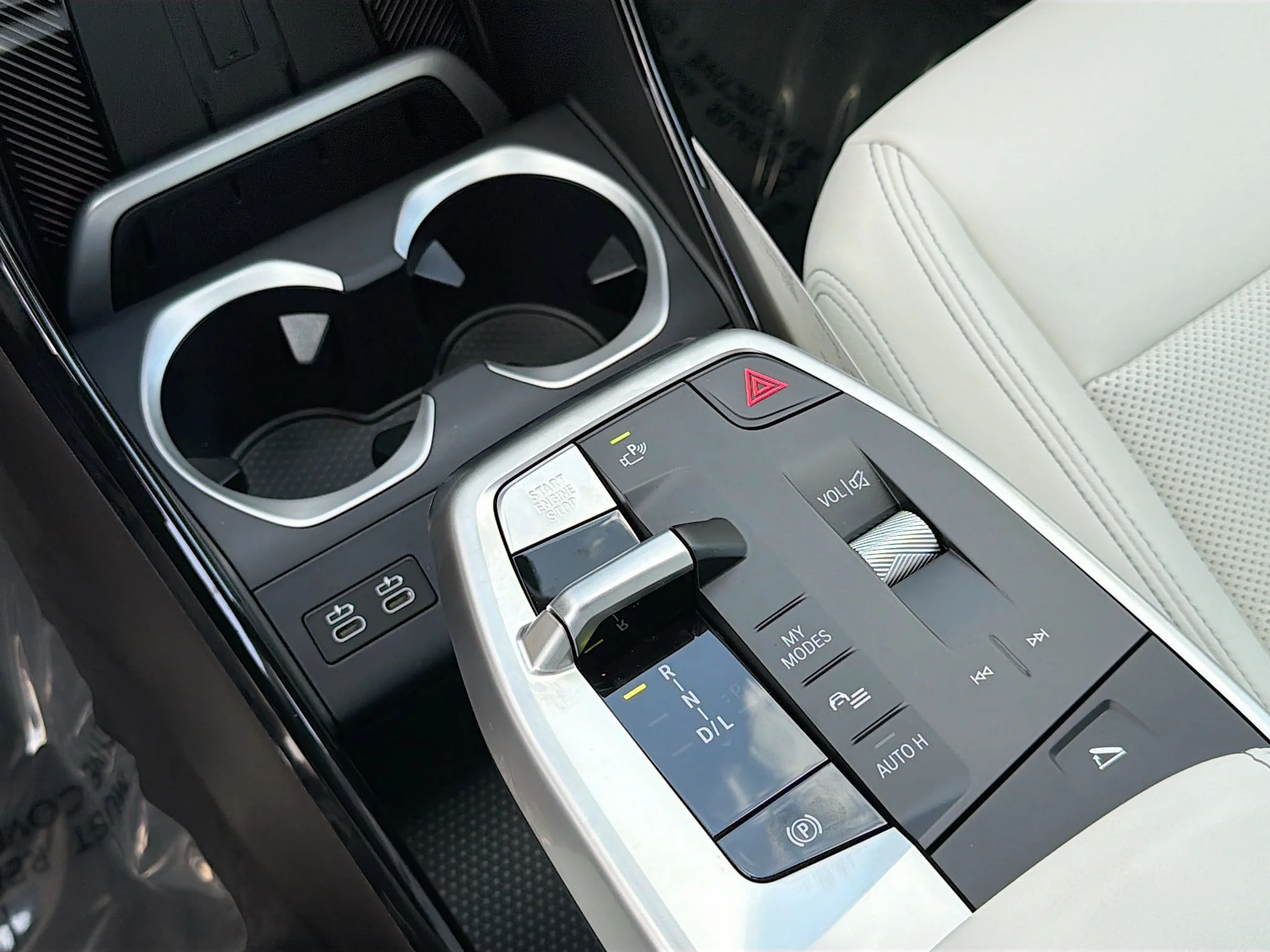 New 2026 Space Silver Metallic BMW xDrive28i image 28