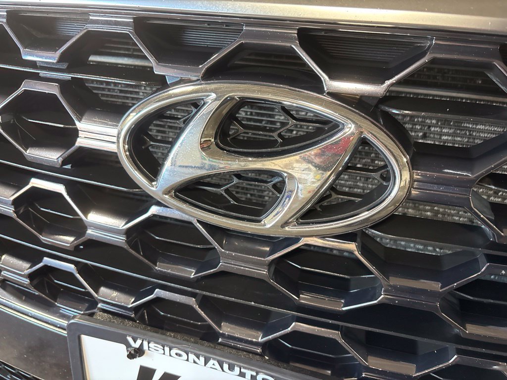 Used 2020 Gray Hyundai SE image 9