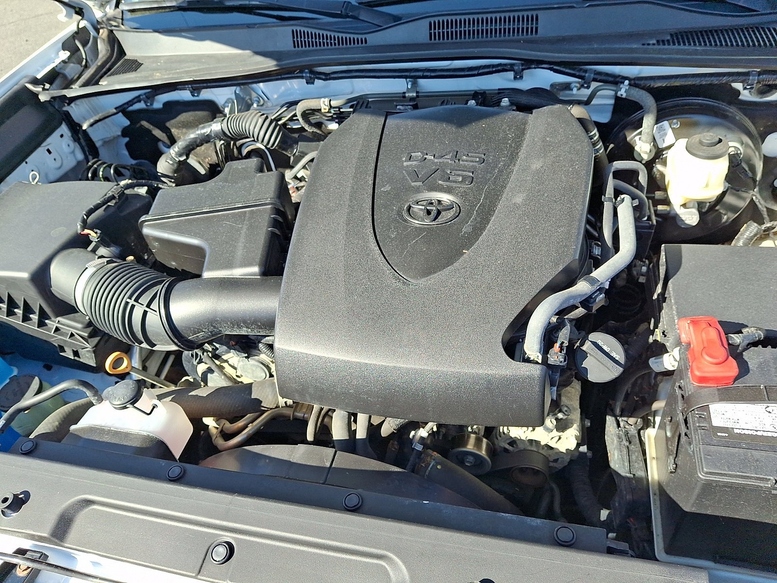Used 2020 White Toyota SR5 V6 image 28