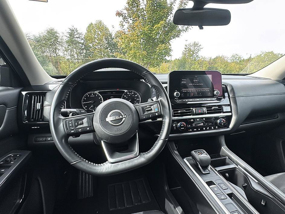 Used 2025 Super Black Nissan SV image 29