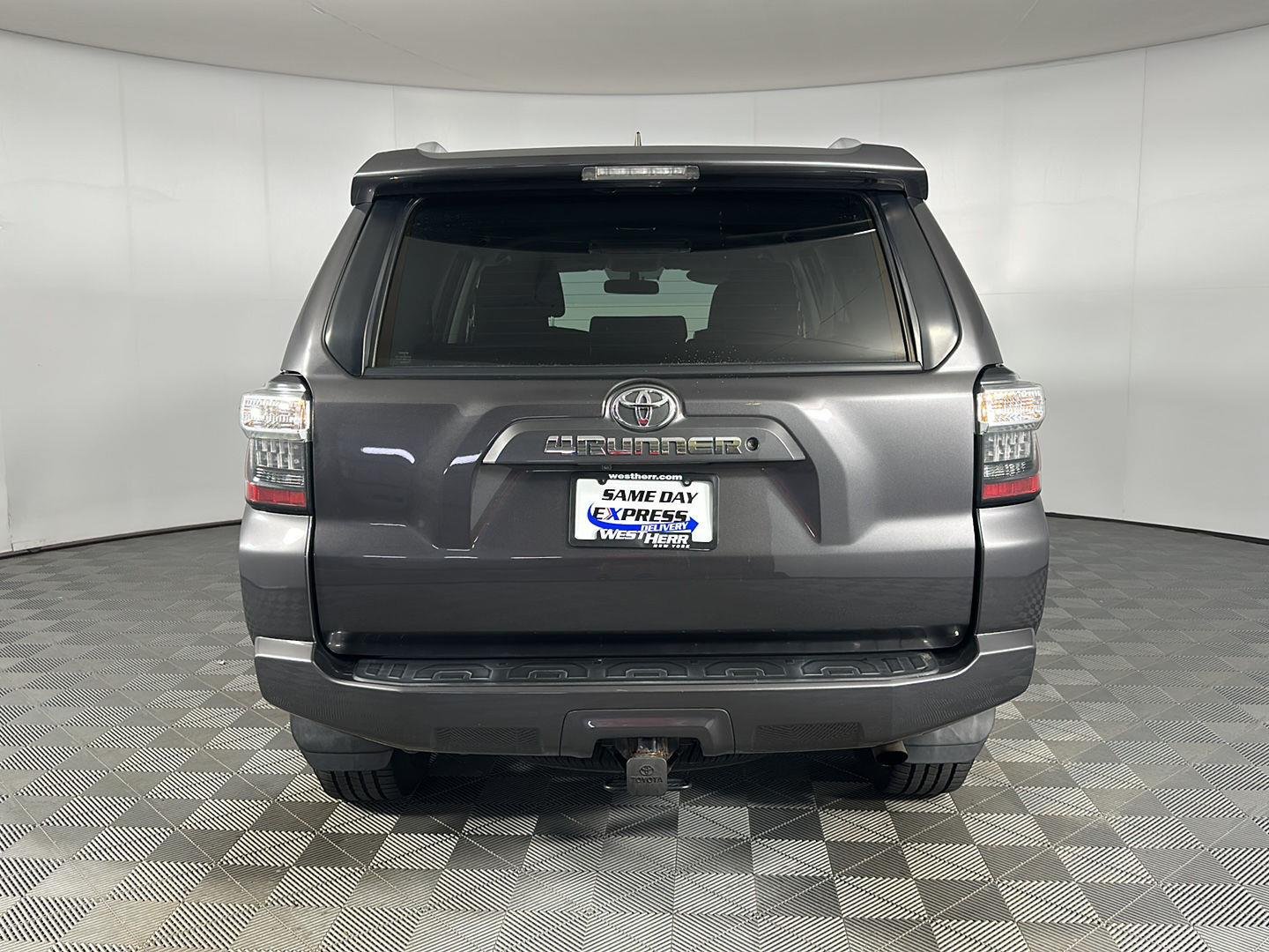 Used 2018 Magnetic Gray Metallic Toyota SR5 image 20
