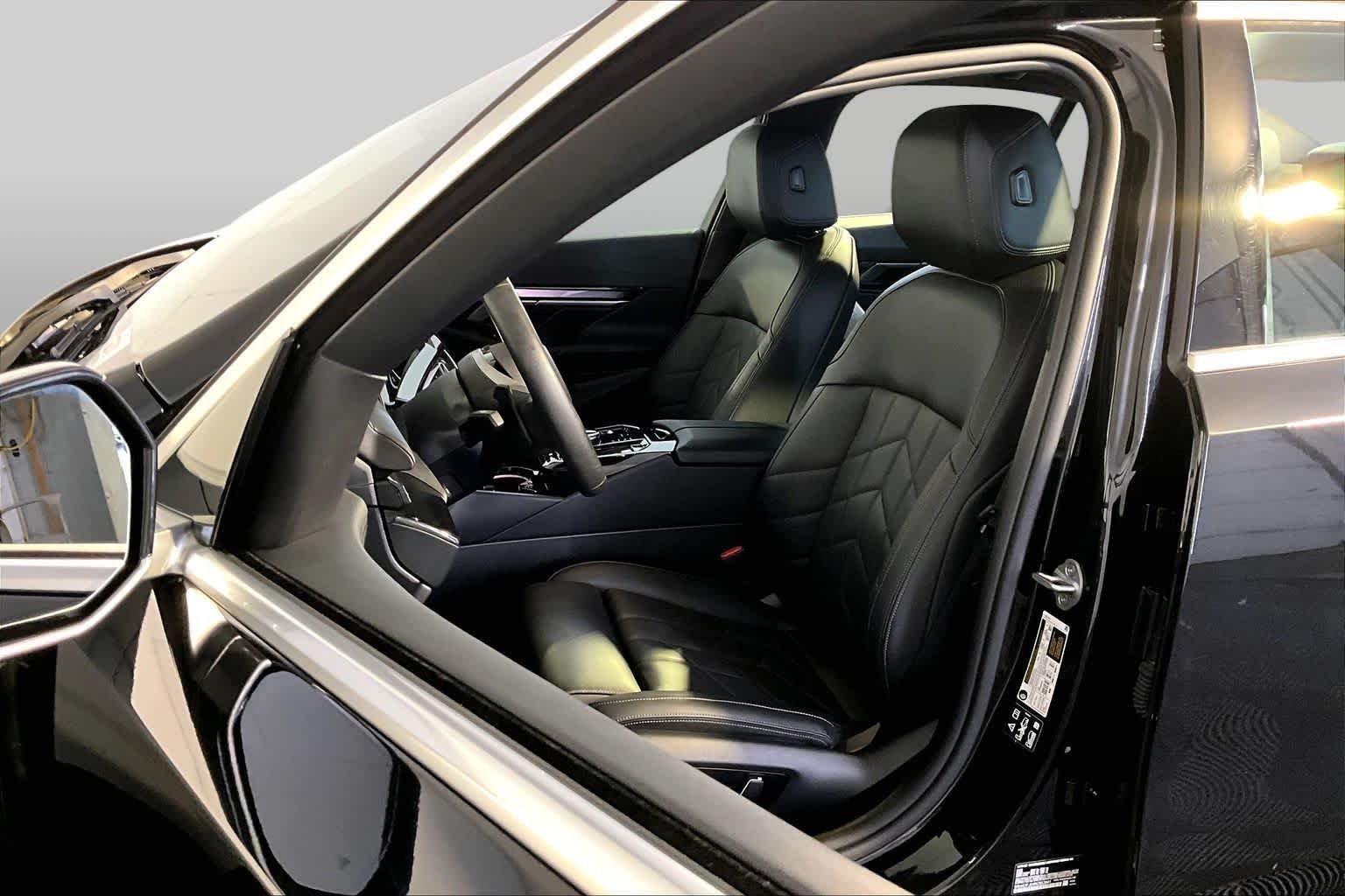 Used 2024 Black Sapphire Metallic BMW 540i xDrive image 9
