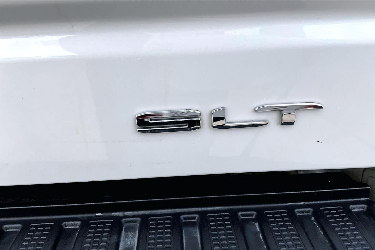 Used 2020 White Frost Tricoat GMC SLT image 10