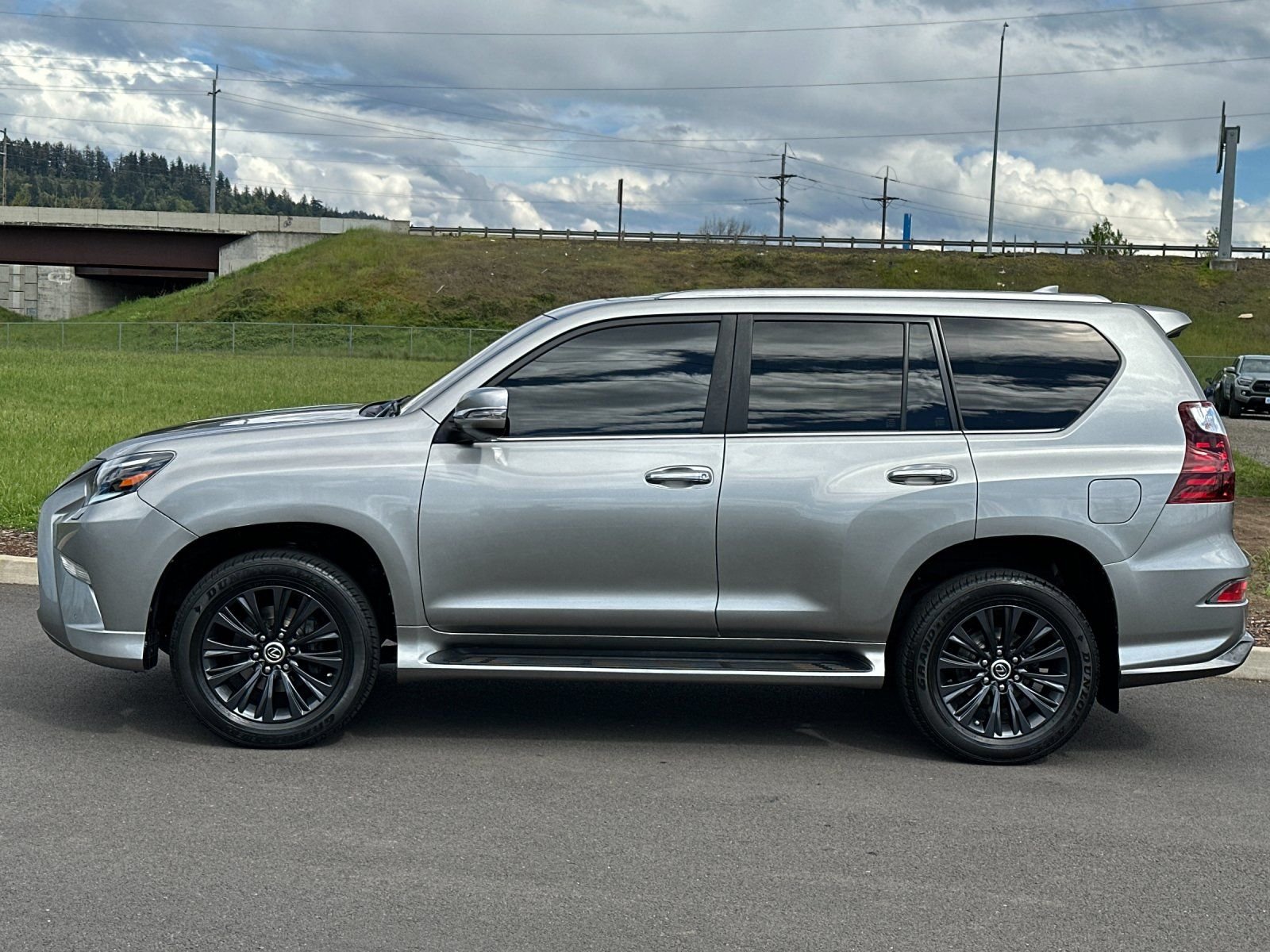 Used 2022 Silver Lexus 460 image 6