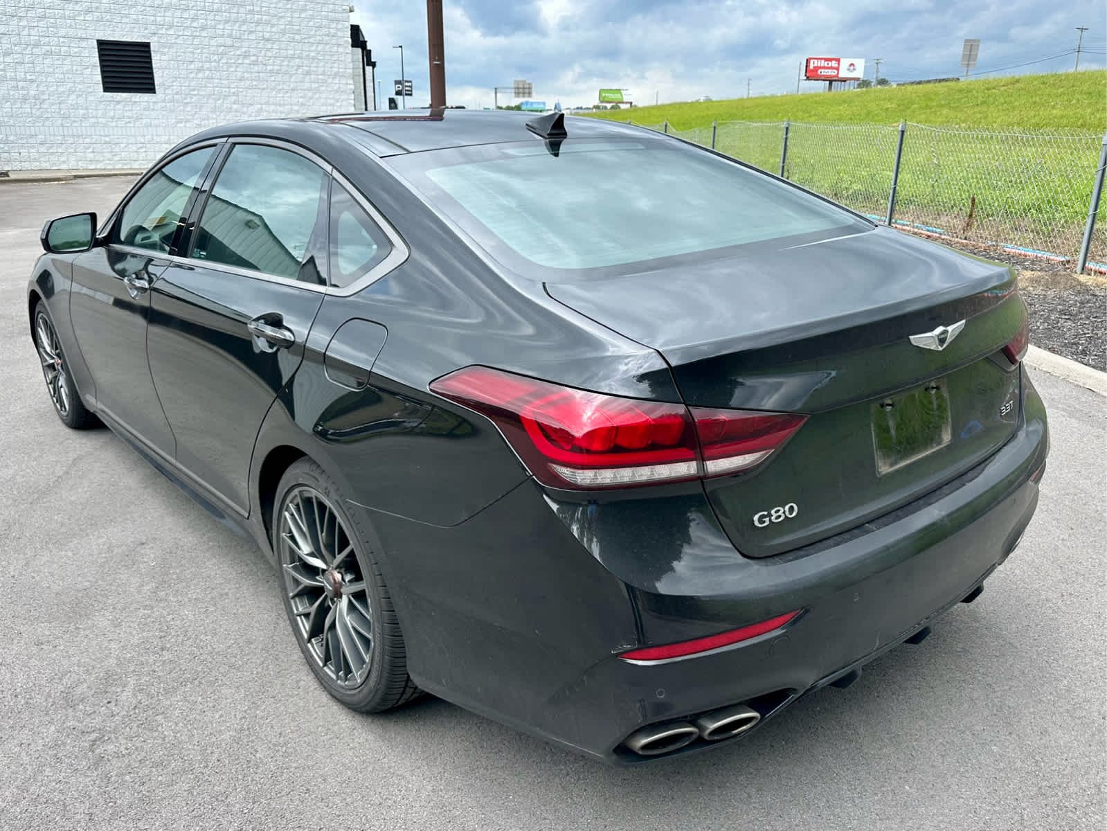 Used 2019 Victoria Black Genesis 3.3T Sport image 7